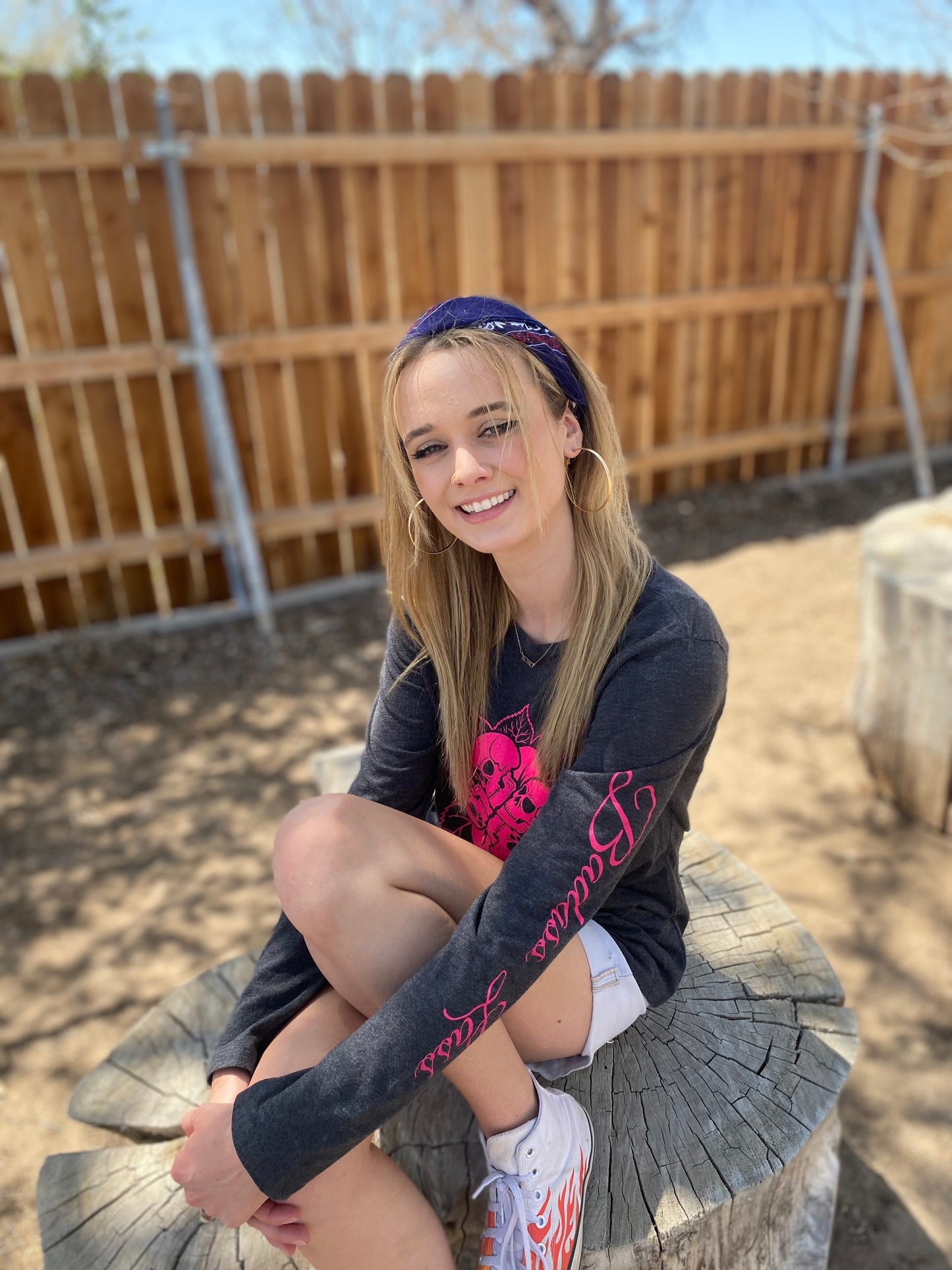 Long Sleeve in Dark Heather Grey w/pink skull flower